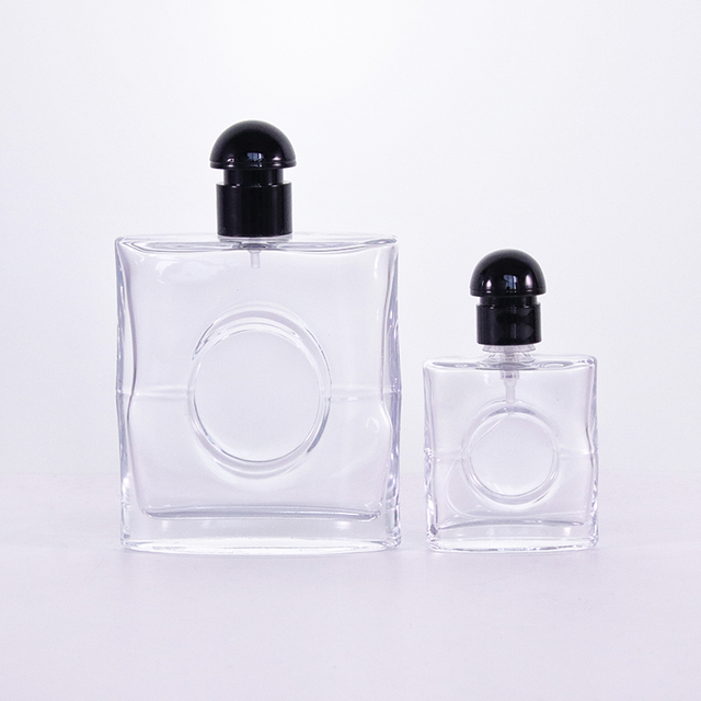 Flat Perfume Bottle with Circle on The Center Black Plastic Lid